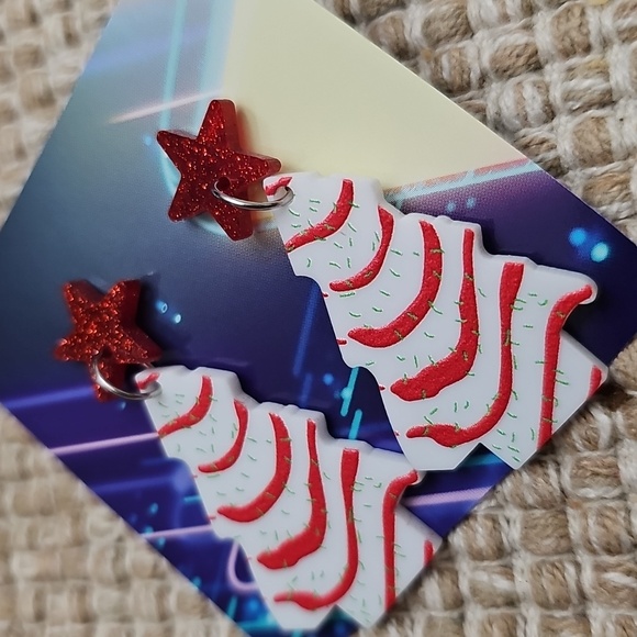Little Debbie Acrylic Christmas Tree Cake Earrings NWOT - Picture 8 of 8